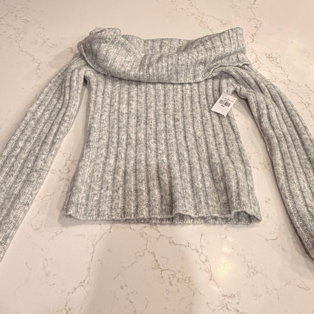 NWT Abercrombie and Fitch off the shoulder Sweater - Picture 6 of 6